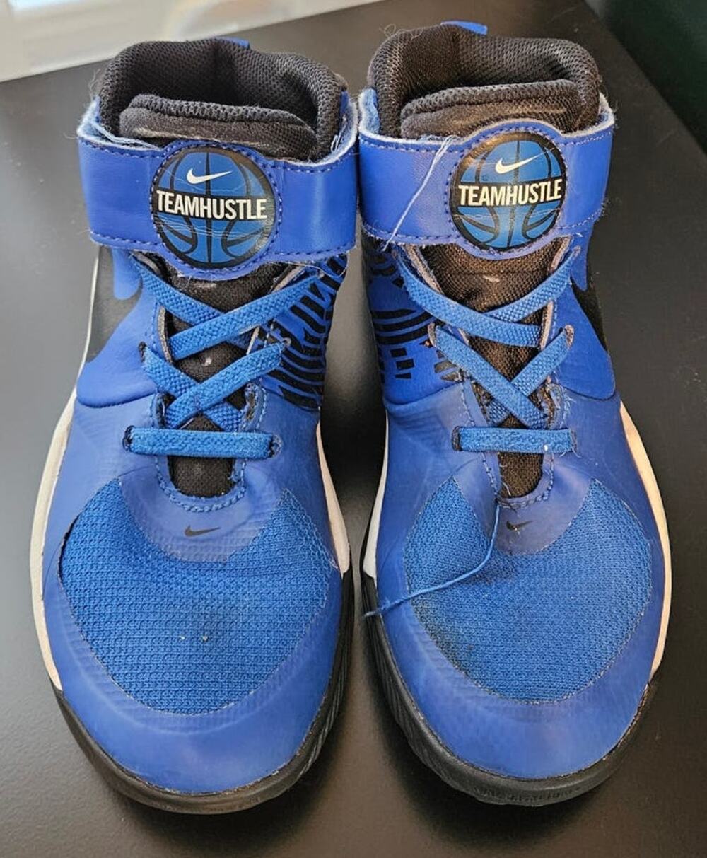 Nike Boys Youth Team Hustle Basketball Shoes Sneakers Blue Black Size 1Y
